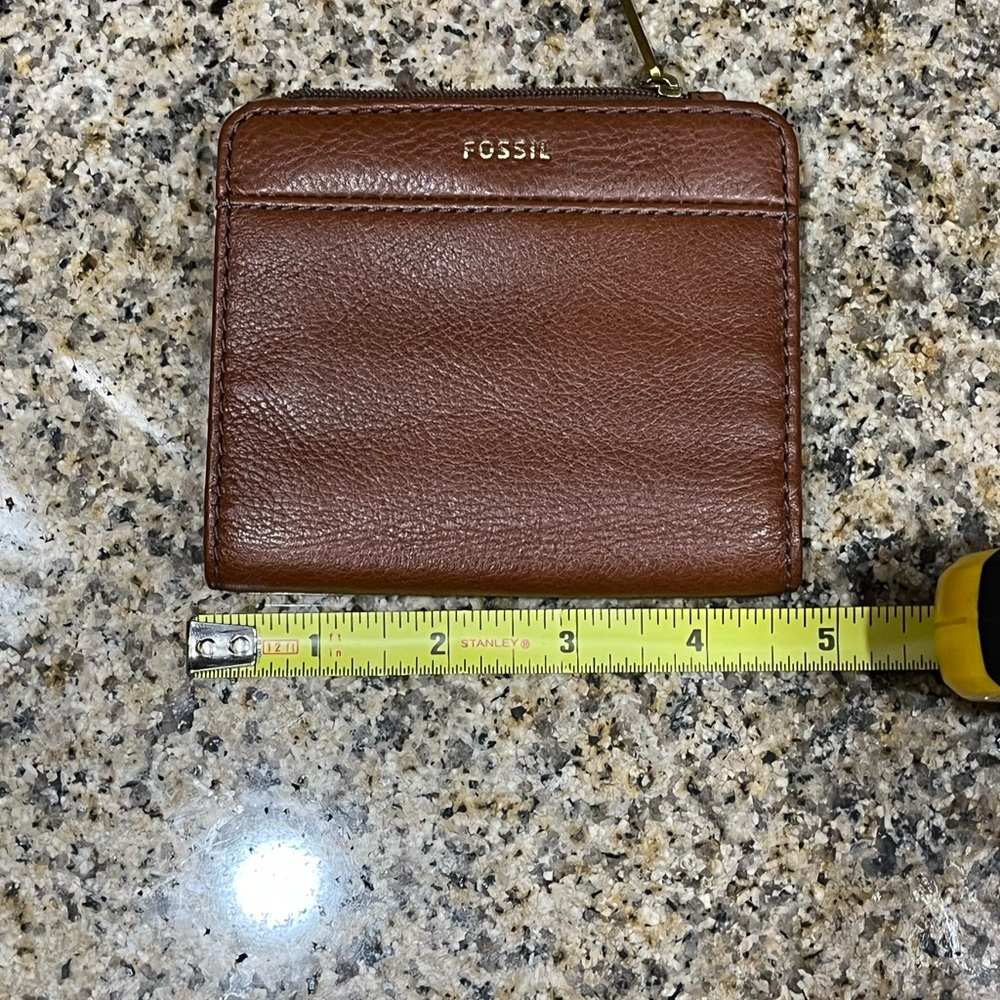 Brown Leather Fossil wallet - Picture 5 of 7